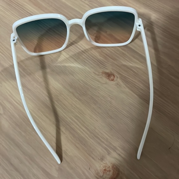 Beautiful OMBRÉ Sunglasses - Picture 4 of 8